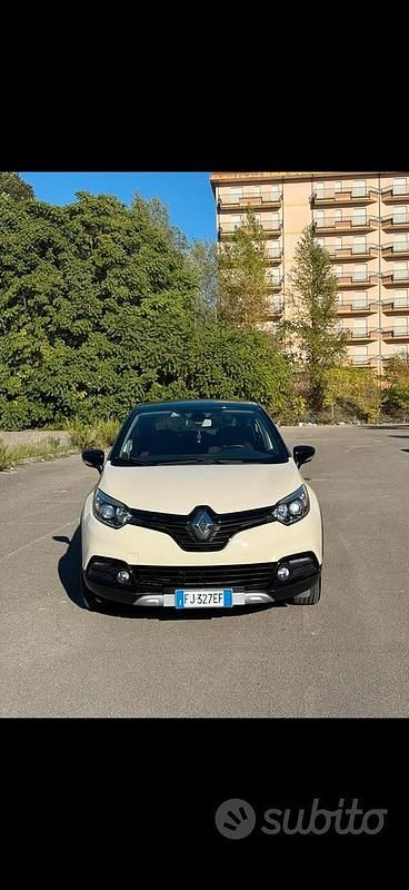 Usata Renault Captur 90 CV (66 kW) 2017 Giallo SUV