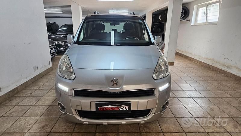 Grigio Usata 2015 Peugeot Partner Tepee Outdoor Monovolume | 8900 € (Ottimo prezzo) - Immagine 1/4