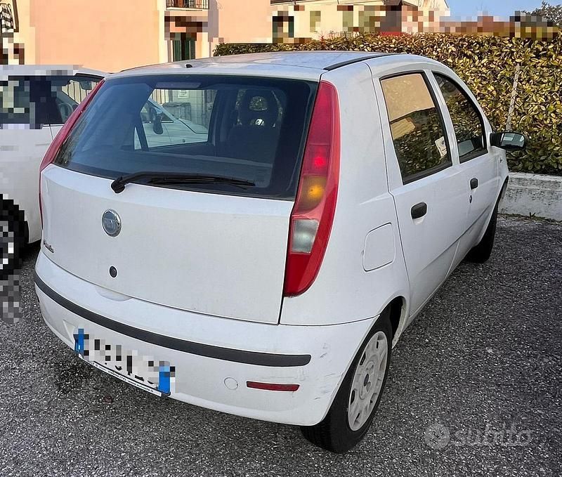 Usata Fiat Punto 80 CV (58 kW) 2004 Bianco Utilitaria
