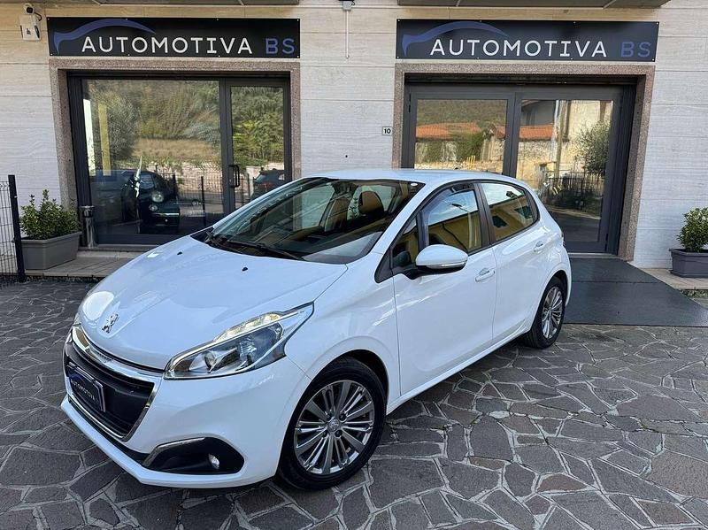 Bianco Usata 2017 Peugeot 208 Active Due volumi | 8500 € (Buon prezzo) - Immagine 1/4