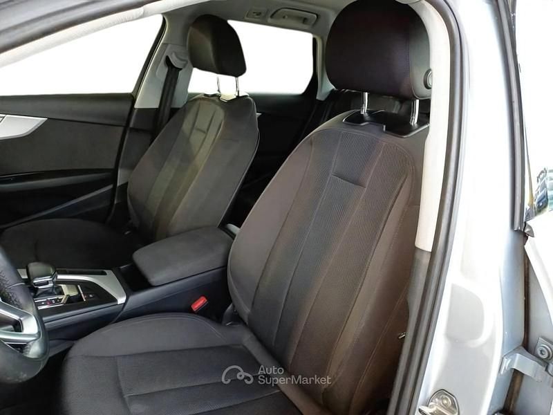 Begagnad Audi A4 Business 163 HK (119 kW) 2021 Silver Kombi