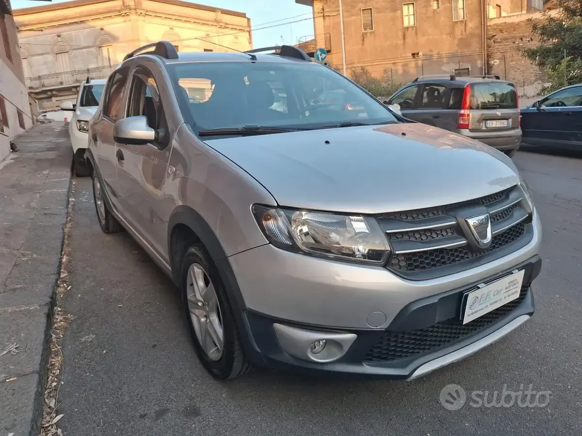 Usata Dacia Sandero Stepway 90 CV (66 kW) 2015 Grigio SUV