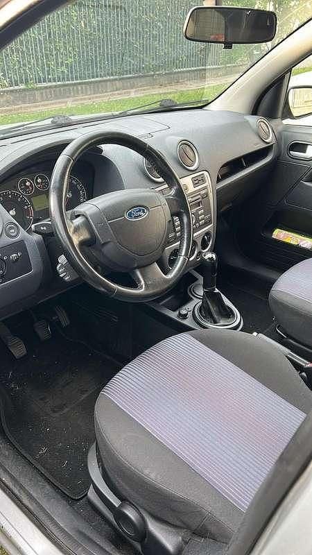 Usata Ford Fusion 80 CV (58 kW) 2006 Grigio Monovolume