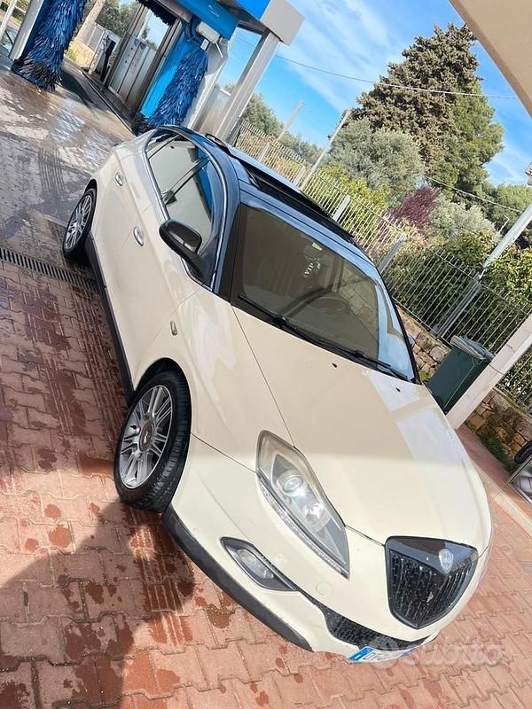 Usata Lancia Delta 170 CV (125 kW) 2009 Bianco Utilitaria
