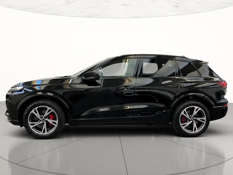 Nuova Audi Q6 e-tron S-Line 350 kW (476 CV) 2026 Nero mito metallizzato SUV