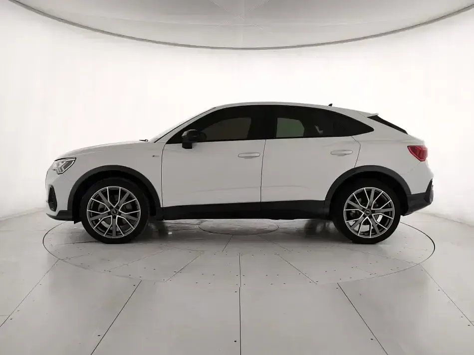 Usata Audi Q3 Sportback Ambiente 200 CV (147 kW) 2024 Bianco SUV