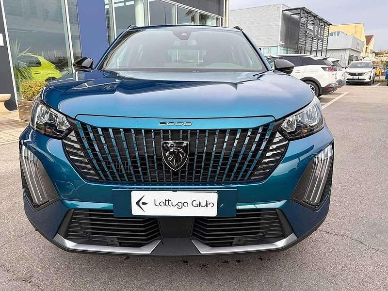Usata Peugeot 2008 Allure 102 CV (75 kW) 2025 Blu/azzurro SUV