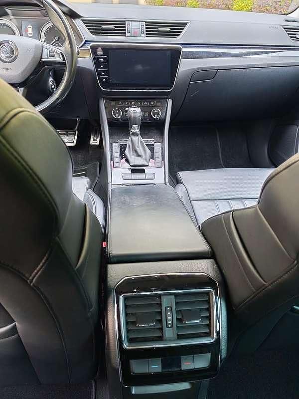 Usata Skoda Superb LAURIN & KLEMENT 190 CV (139 kW) 2018 Grigio Station wagon