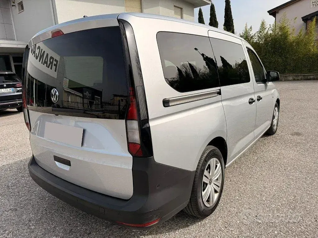 Usata VW Caddy Life 102 CV (75 kW) 2022 Grigio Monovolume