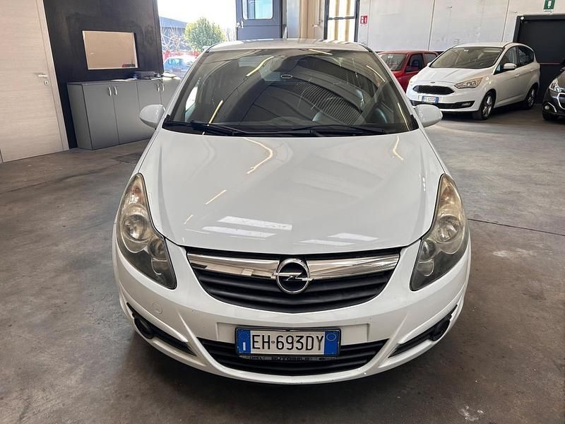 Usata Opel Corsa 75 CV (55 kW) 2011 Bianco Utilitaria