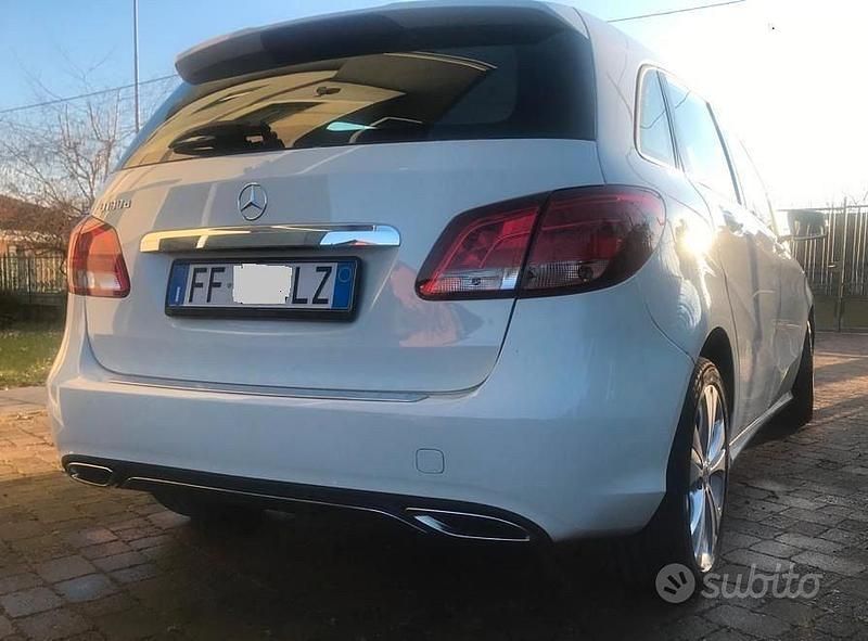 Usata Mercedes B180 116 CV (85 kW) 2016 Bianco Monovolume
