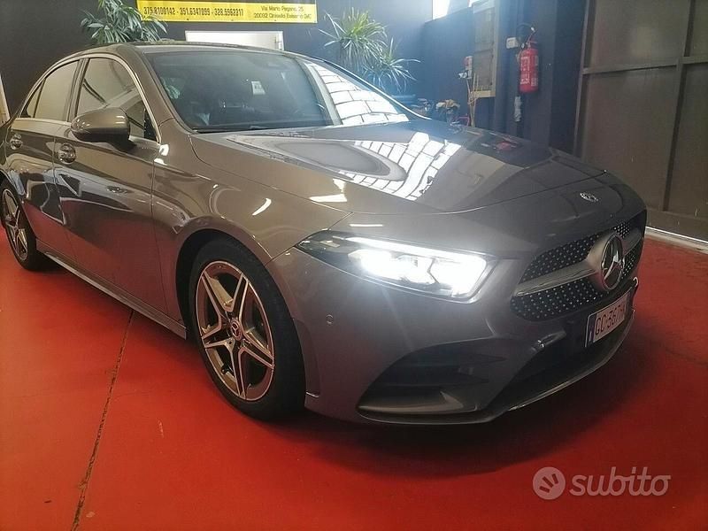 Grigio Usata 2020 Mercedes A180 Premium Tre volumi | 28.900 € (Buon prezzo) - Immagine 1/4
