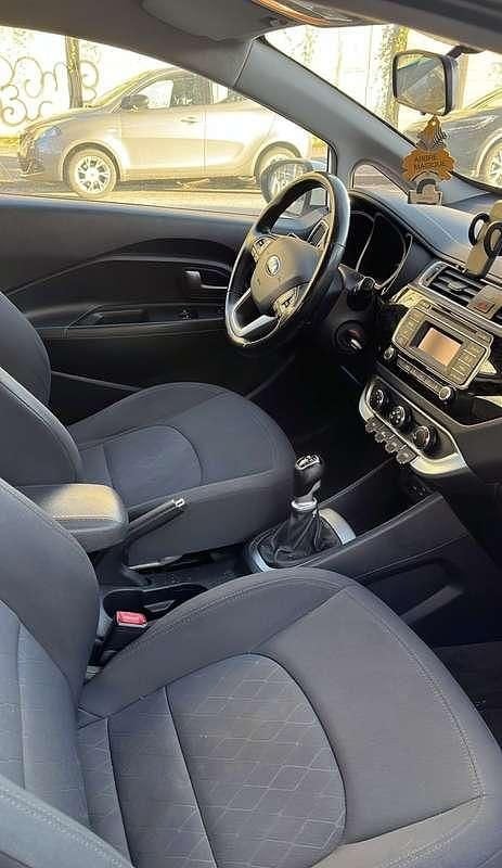 Usata Kia Rio Active 75 CV (55 kW) 2015 Berlina