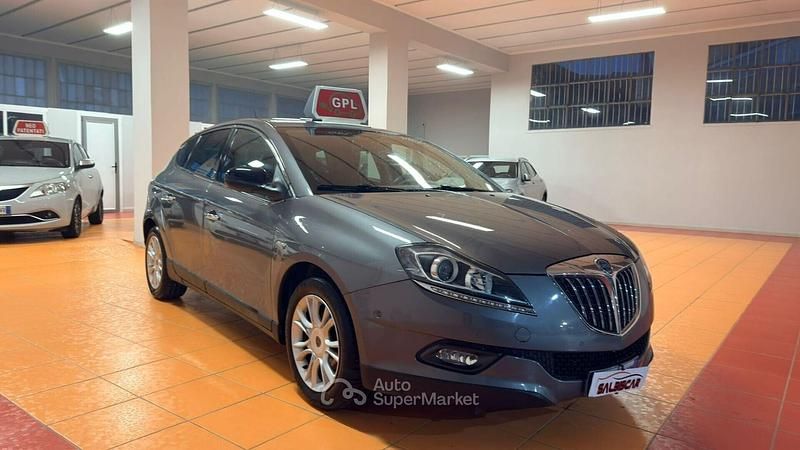 Usata Lancia Delta 150 CV (110 kW) 2009 Giallo Utilitaria