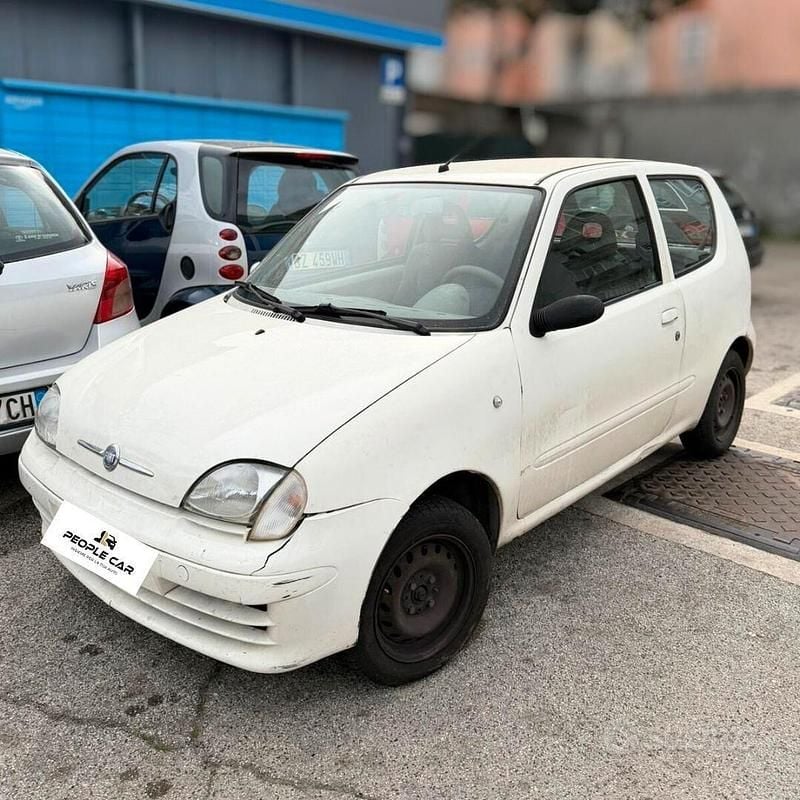 Käytetty Fiat 600 54 HP (39 kW) 2007 Valkoinen Viistoperä