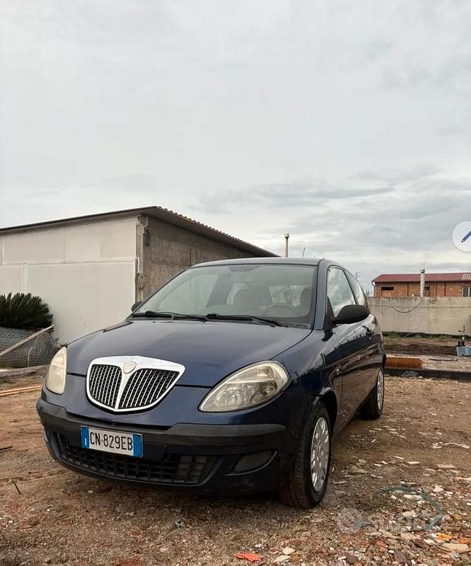 Usata Lancia Ypsilon 60 CV (44 kW) 2005 Blu Utilitaria