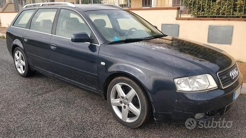 Blu Usata 2004 Audi A6 Station wagon | 2300 € (Buon prezzo) - Immagine 1/4