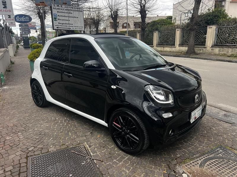 Usata Smart ForFour Prime 89 CV (65 kW) 2016 Nero Utilitaria
