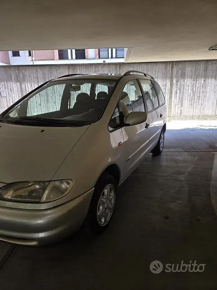 Usata Ford Galaxy Ghia 110 CV (80 kW) 1998 Grigio Monovolume