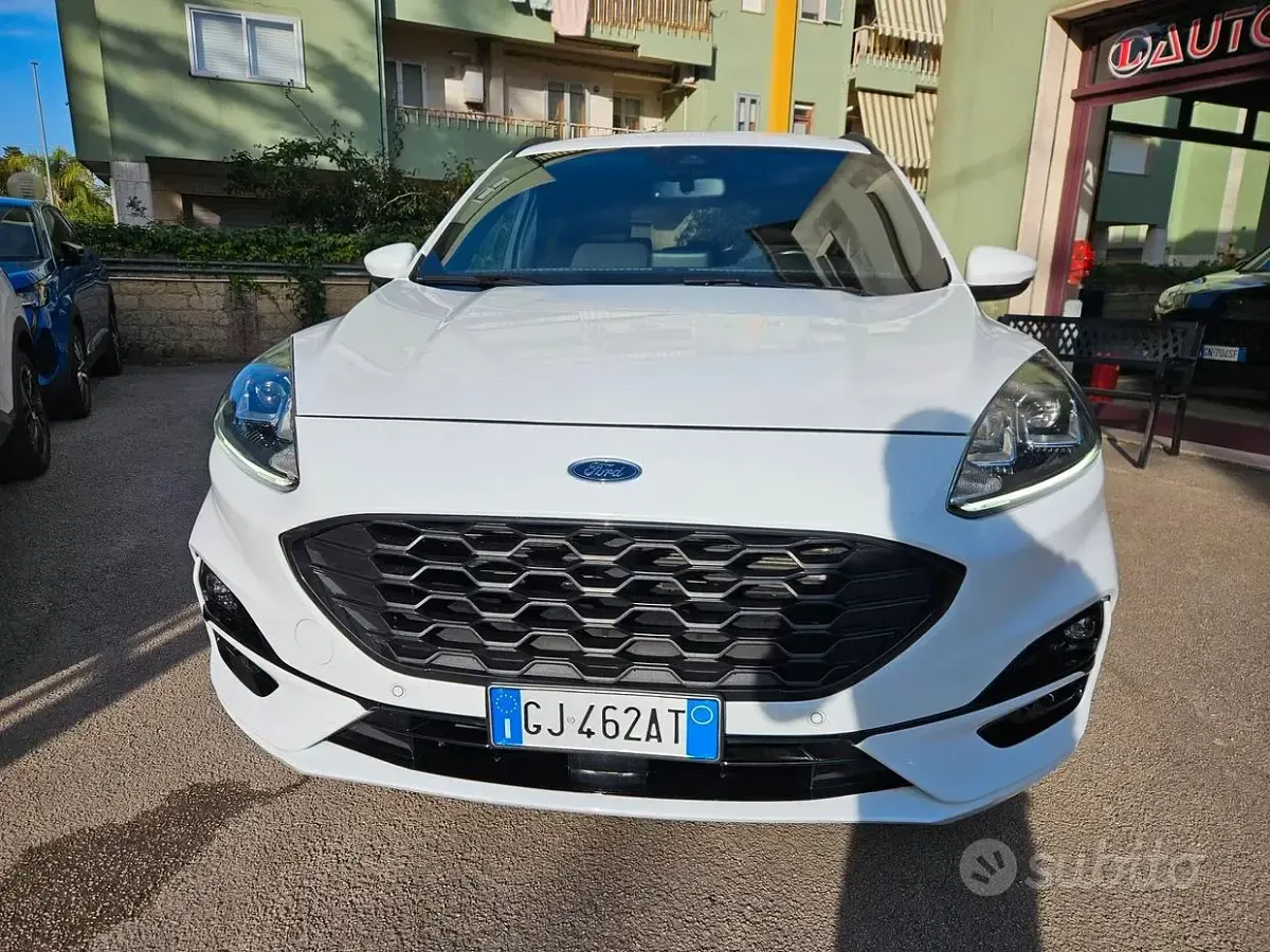 Usata Ford Kuga ST-Line 120 CV (88 kW) 2022 Bianco SUV