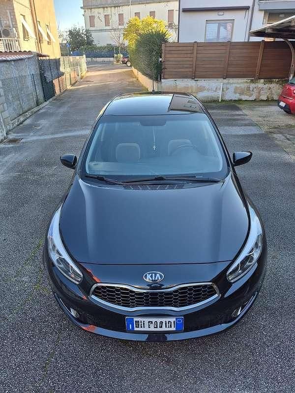 Usata Kia Ceed 99 CV (72 kW) 2014 Nero Utilitaria