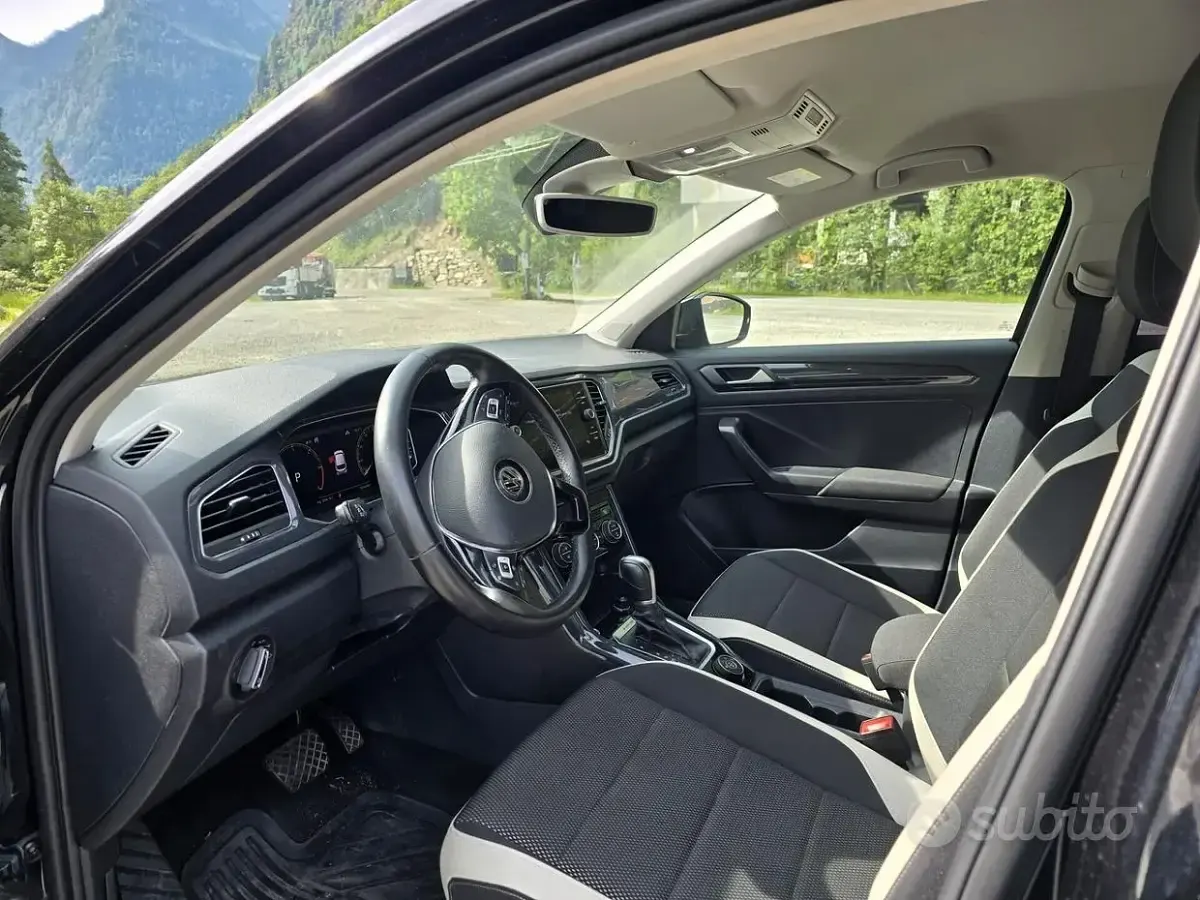 Usata VW T-Roc 150 CV (110 kW) 2019 Nero SUV