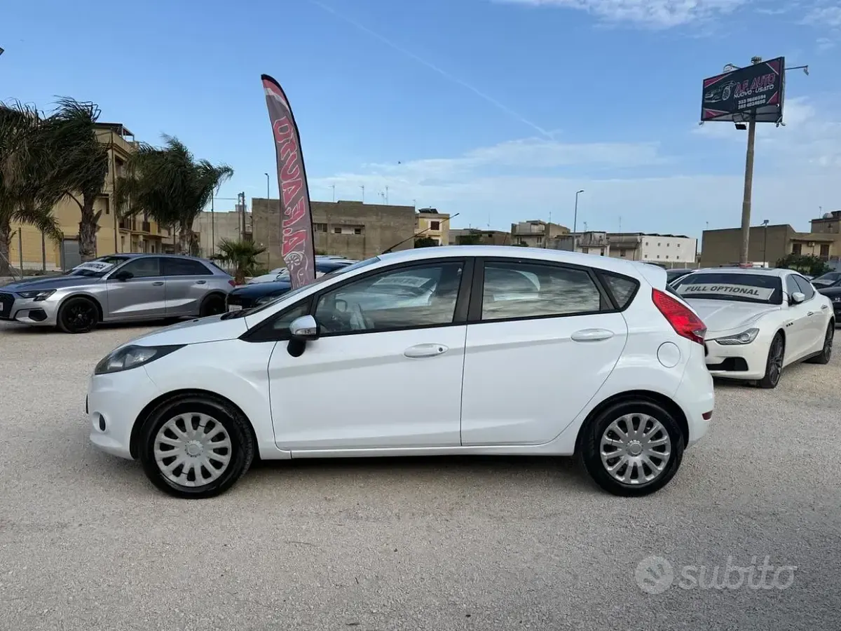 Usata Ford Fiesta Titanium 97 CV (71 kW) 2009 Bianco Berlina