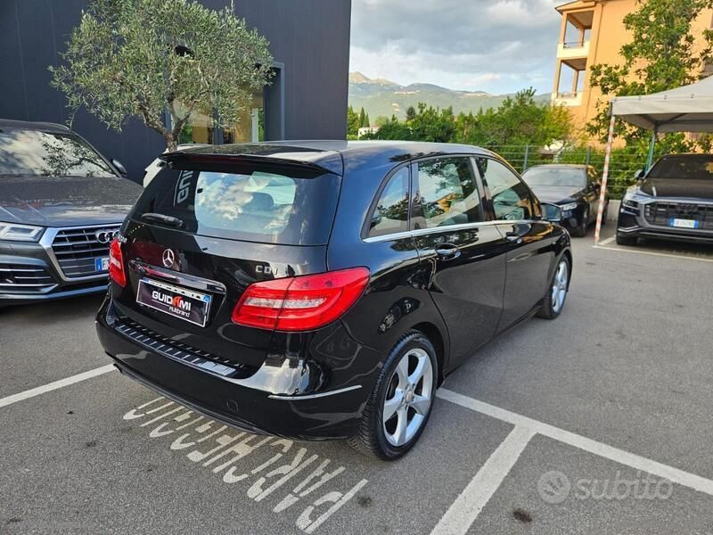 Usata Mercedes B200 Premium 136 CV (100 kW) 2012 Nero Utilitaria