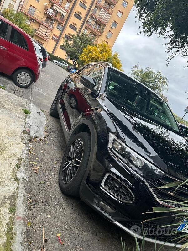 Usata VW T-Roc 150 CV (110 kW) 2019 Nero SUV