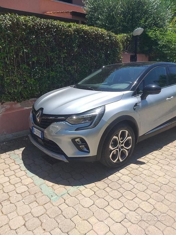 Usata Renault Captur 145 CV (106 kW) 2022 Grigio SUV