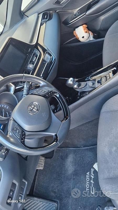 Second-hand Toyota C-HR 98 CP (72 kW) 2019 Gri SUV