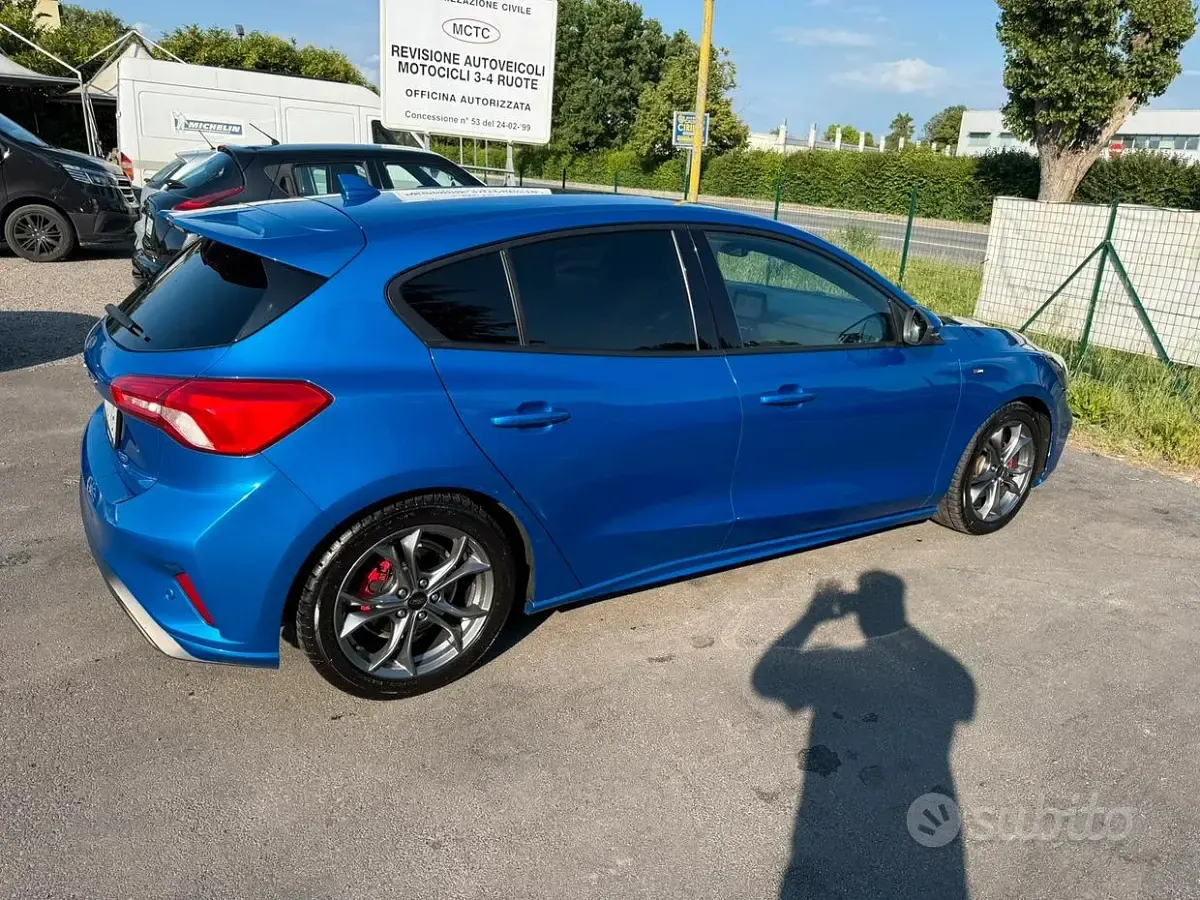 Usata Ford Focus 120 CV (88 kW) 2019 Bluazzurro Berlina