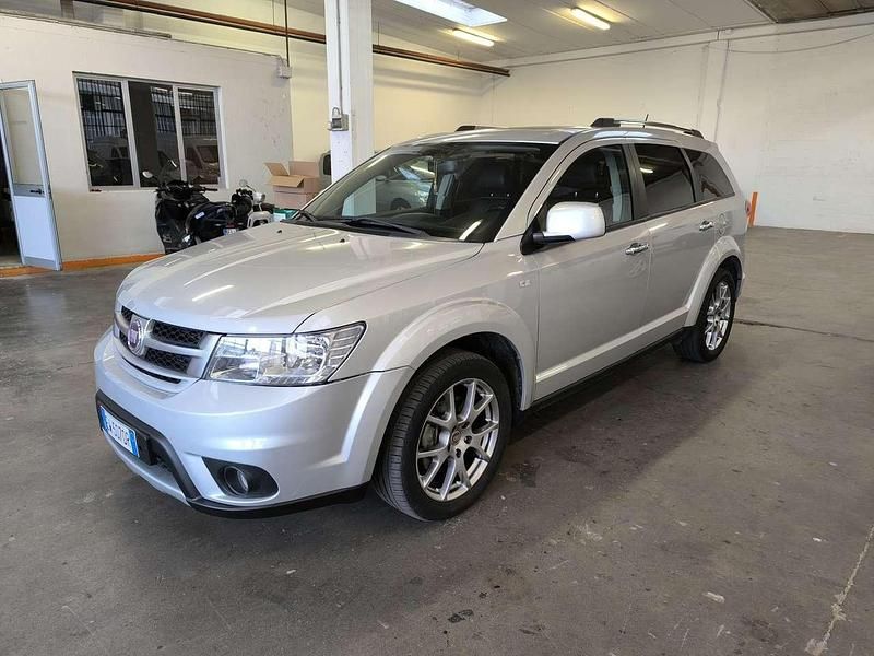 Argento Usata 2014 Fiat Freemont Lounge SUV | 9200 € (Buon prezzo) - Immagine 1/4