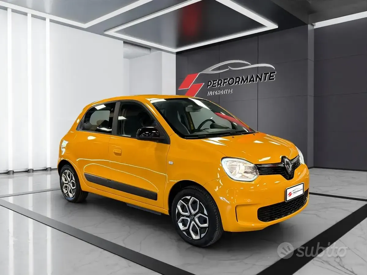 Usata Renault Twingo Equilibre 30 kW (42 CV) 2023 Giallo Utilitaria