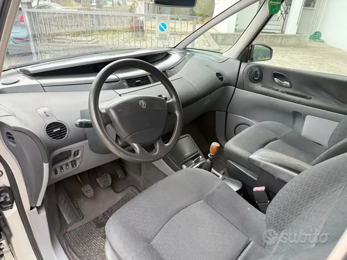 Usata Renault Espace 150 CV (110 kW) 2006 Grigio Monovolume