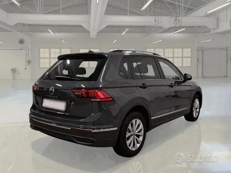 Usata VW Tiguan Life 122 CV (89 kW) 2022 Grigio SUV