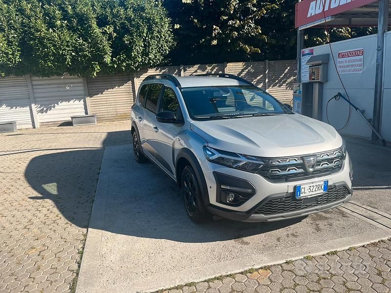 Usata Dacia Jogger Comfort 101 CV (74 kW) 2022 Grigio Monovolume