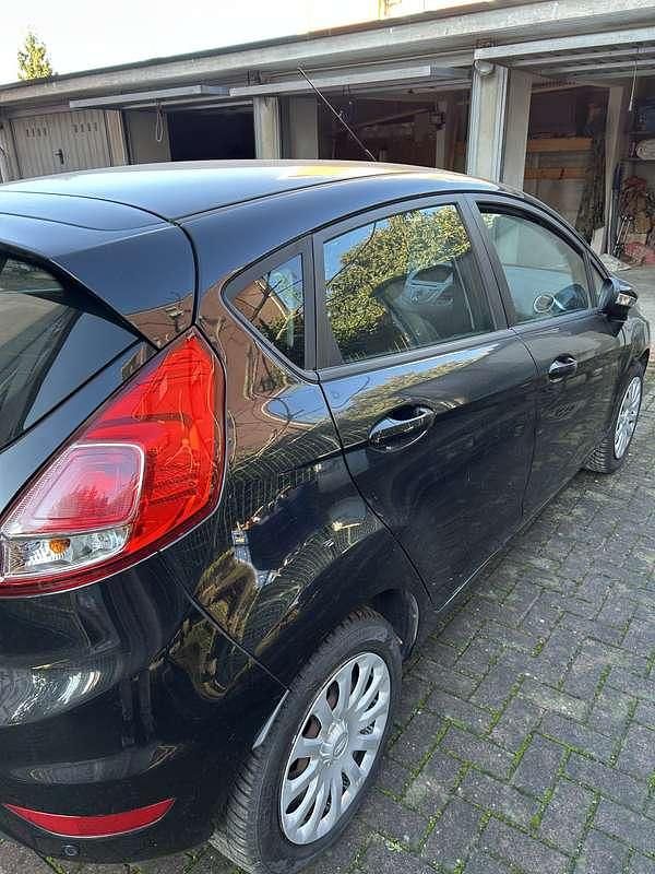 Usata Ford Fiesta 97 CV (71 kW) 2013 Nero Utilitaria