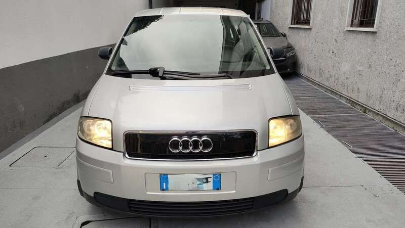 Usata Audi A2 Ambiente 75 CV (55 kW) 2001 Argento Utilitaria