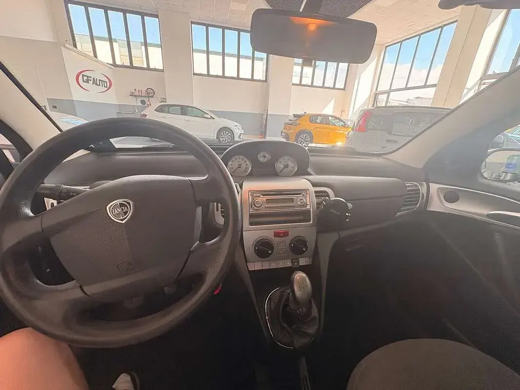 Usata Lancia Ypsilon 95 CV (69 kW) 2007 Argento Utilitaria