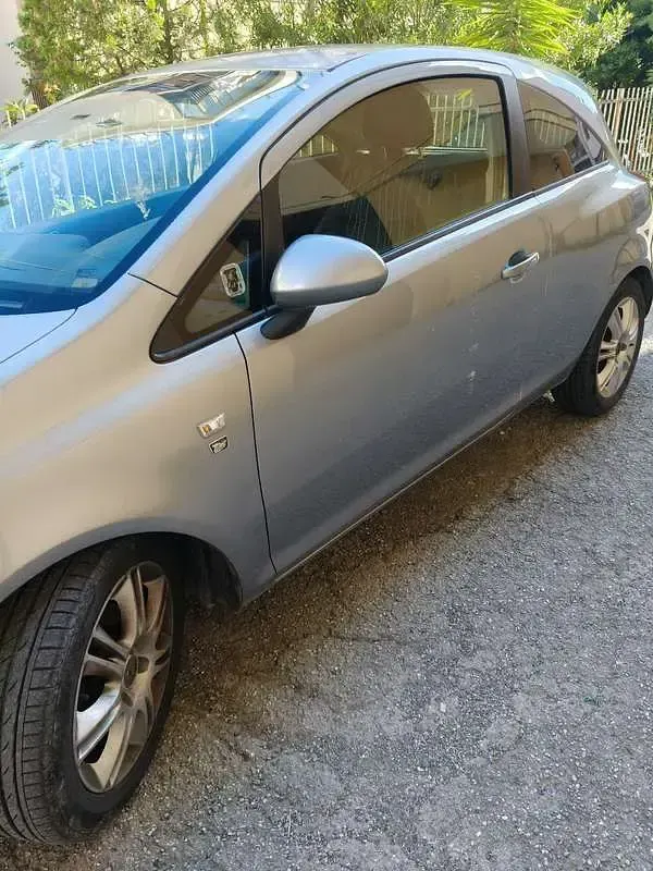 Usata Opel Corsa Edition 75 CV (55 kW) 2011 Grigio Utilitaria