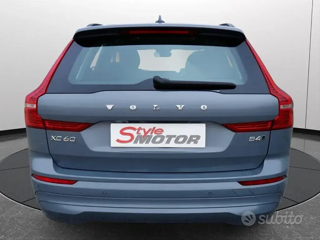 Usata Volvo XC60 Momentum 197 CV (144 kW) 2022 Grigio SUV