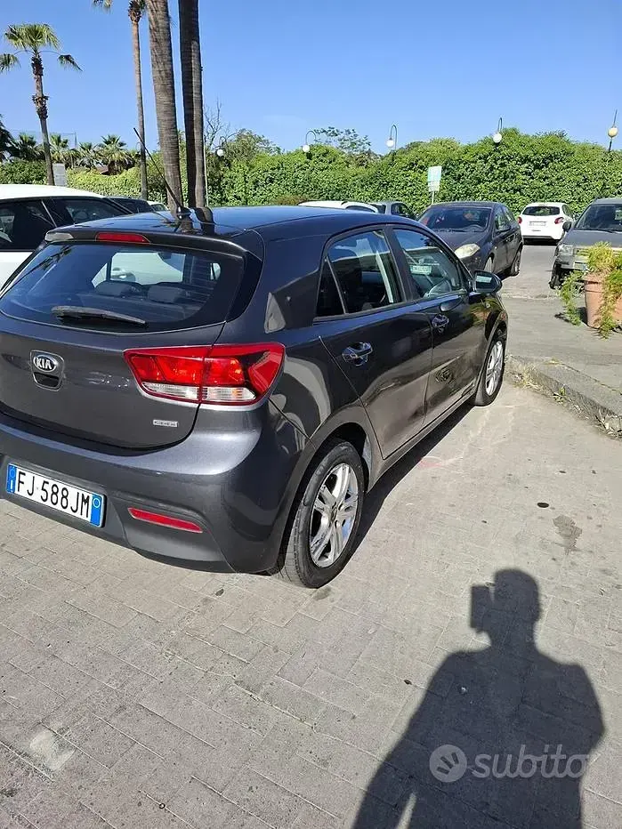 Begagnad Kia Rio 77 HK (56 kW) 2017 Grå Sedan