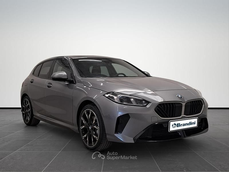 Nuova BMW 118 150 CV (110 kW) 2026 Skyscraper grey metallic Utilitaria