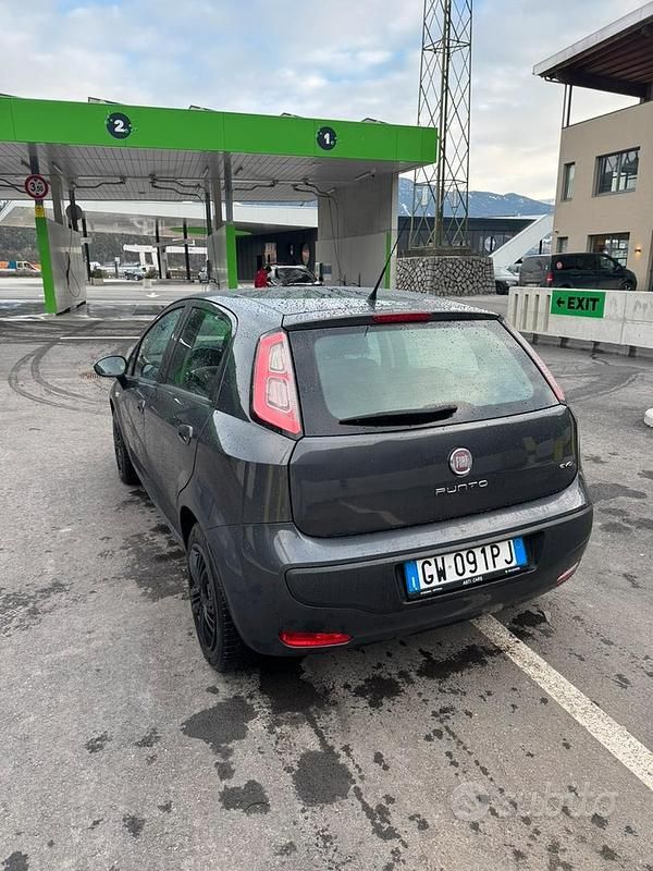 Usata Fiat Punto Evo 69 CV (50 kW) 2011 Grigio Utilitaria