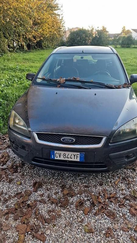 Usata Ford Focus 115 CV (84 kW) 2006 Verde Station wagon