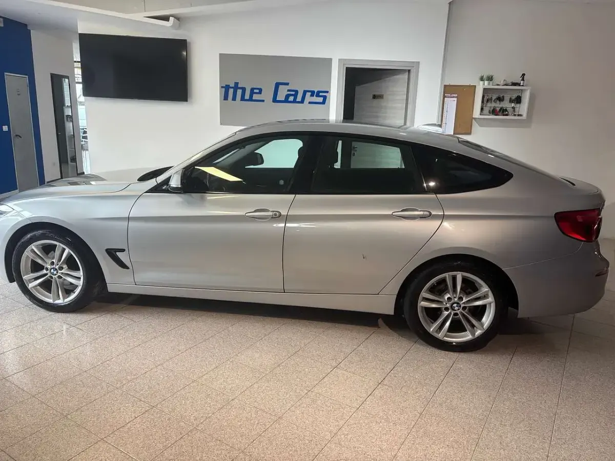 Usata BMW 318 Sport Line 150 CV (110 kW) 2019 Argento Berlina