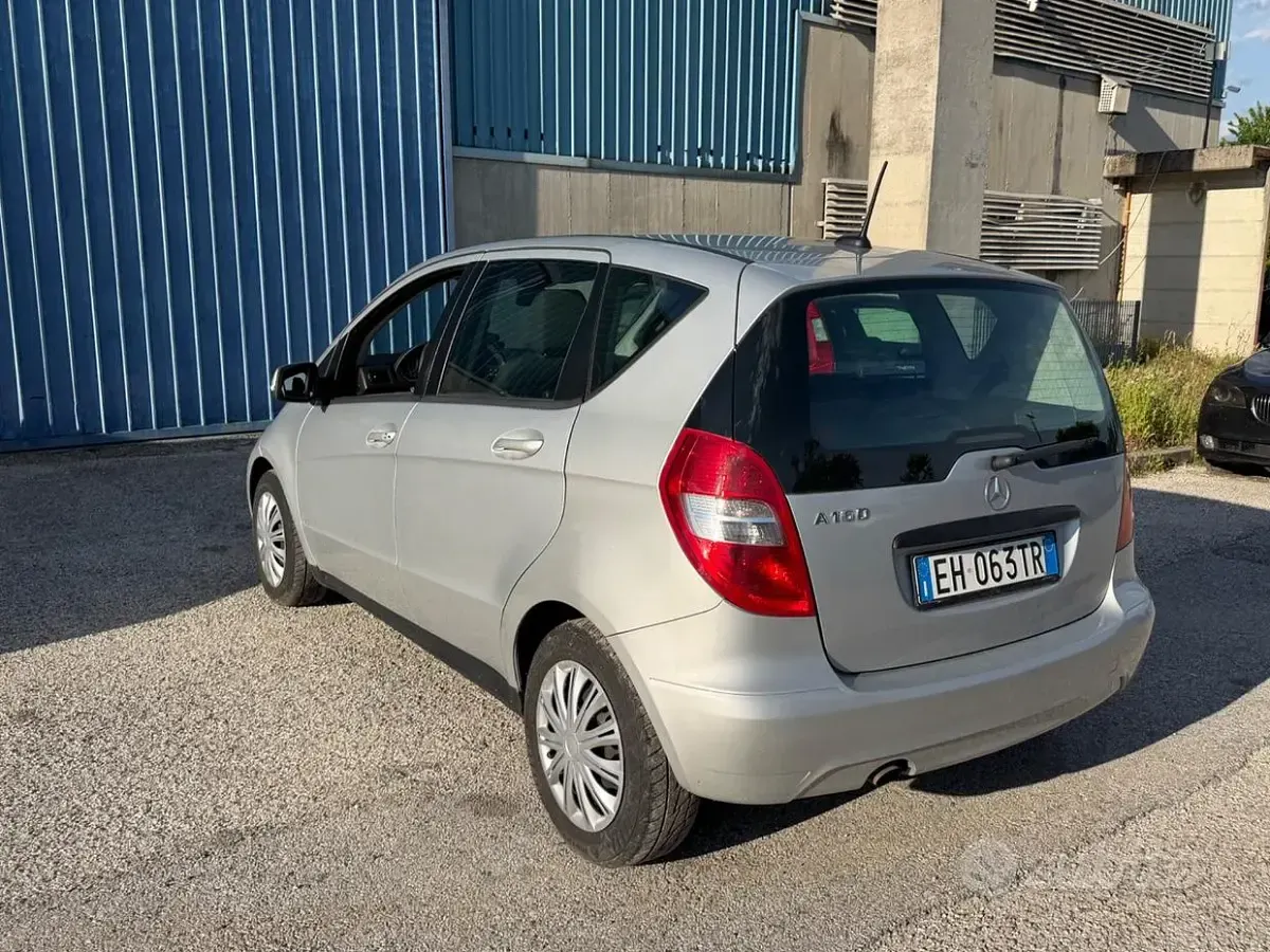 Usata Mercedes A150 95 CV (69 kW) 2011 Grigio Berlina