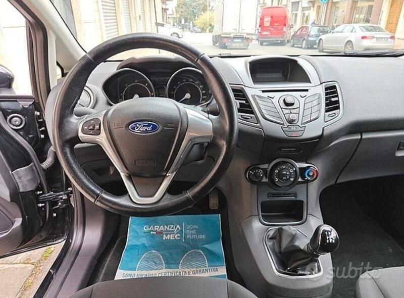 Usata Ford Fiesta 60 CV (44 kW) 2014 Blu Utilitaria