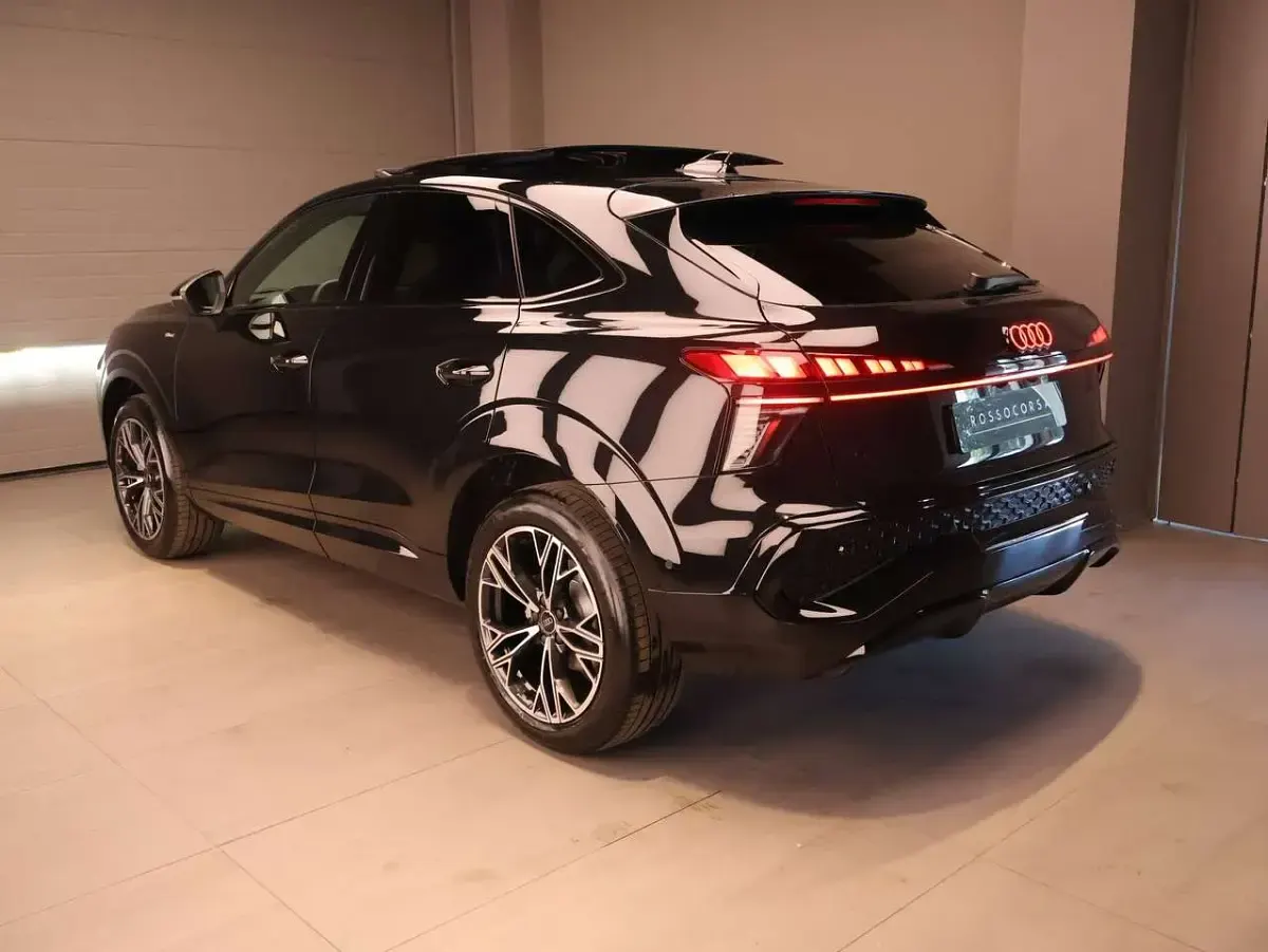 Nuova Audi Q3 Sportback S-Line 204 CV (150 kW) 2026 Nero mythos SUV
